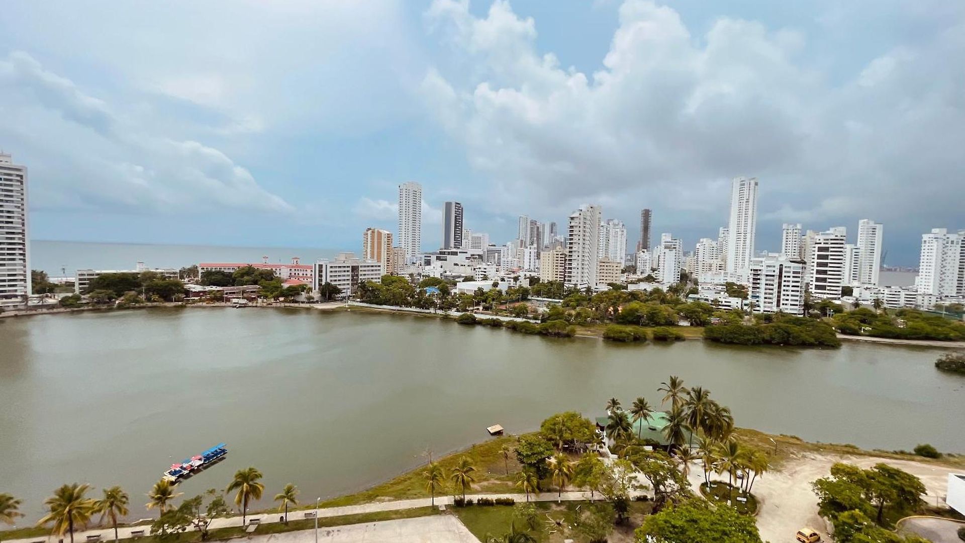 Apartamento Apto Estudio Piso 12 Frente A La Playa *