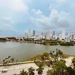 Cartagena apto estudio piso 12 frente a la playa