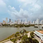 Cartagena apto estudio piso 12 frente a la playa